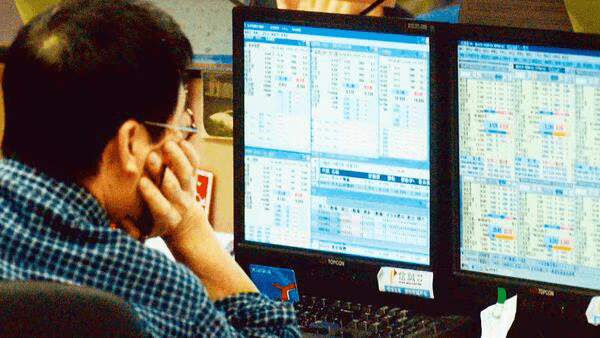 Stock market today: Trade setup for Nifty 50 to India VIX, three stocks to buy or sell on Saturday - May 18